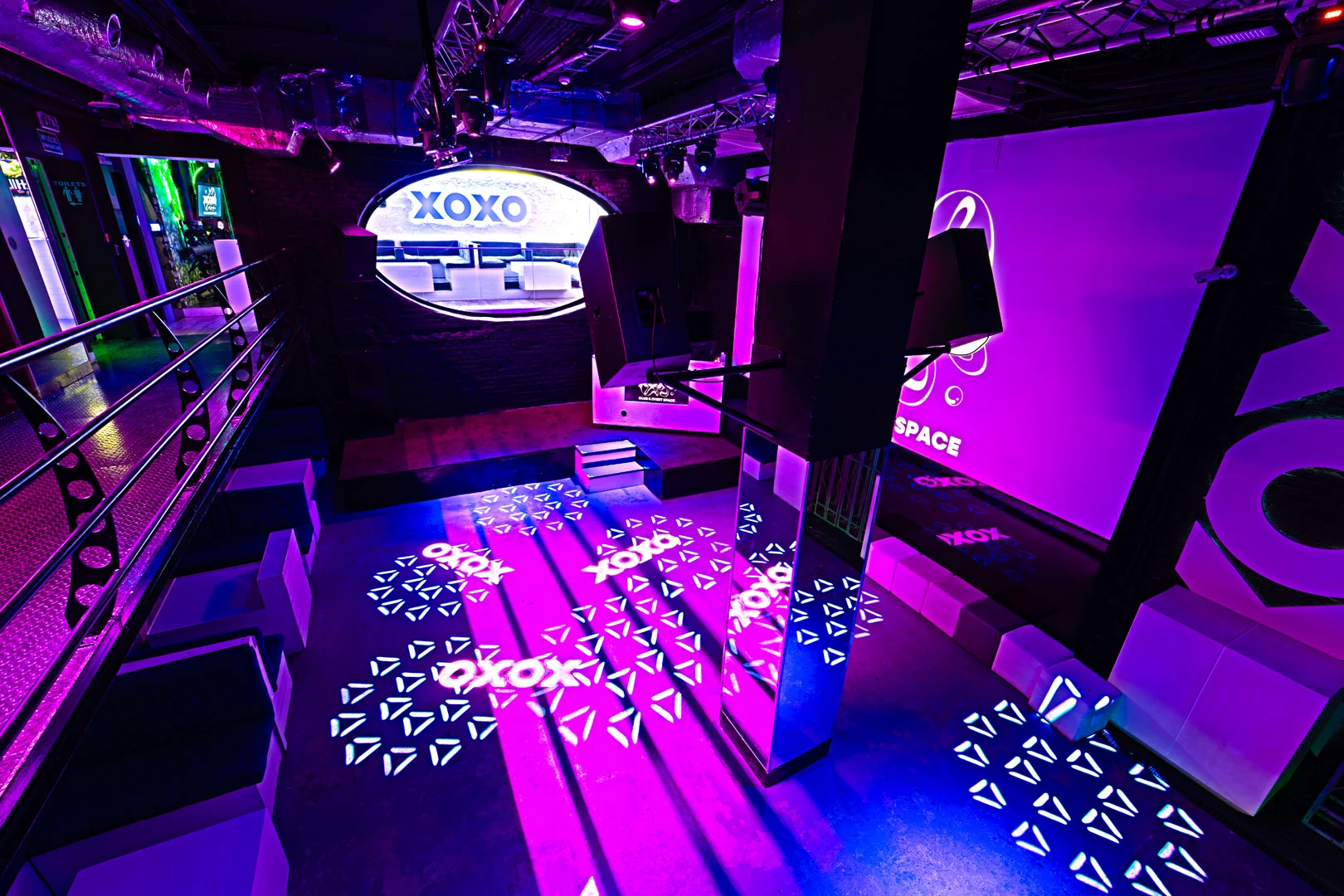 Atrakcje na eventy firmowe – przestrzeń eventowa spotyka klub