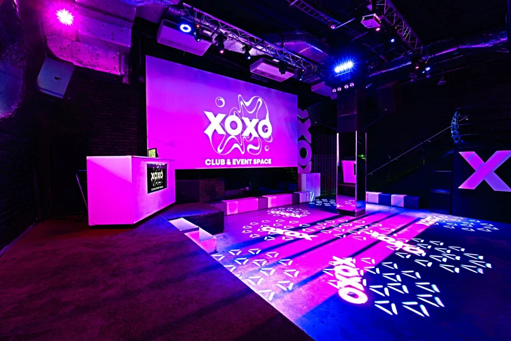 Gdzie zorganizować poprawiny z parkietem sceną i ekranem w XOXO Party
