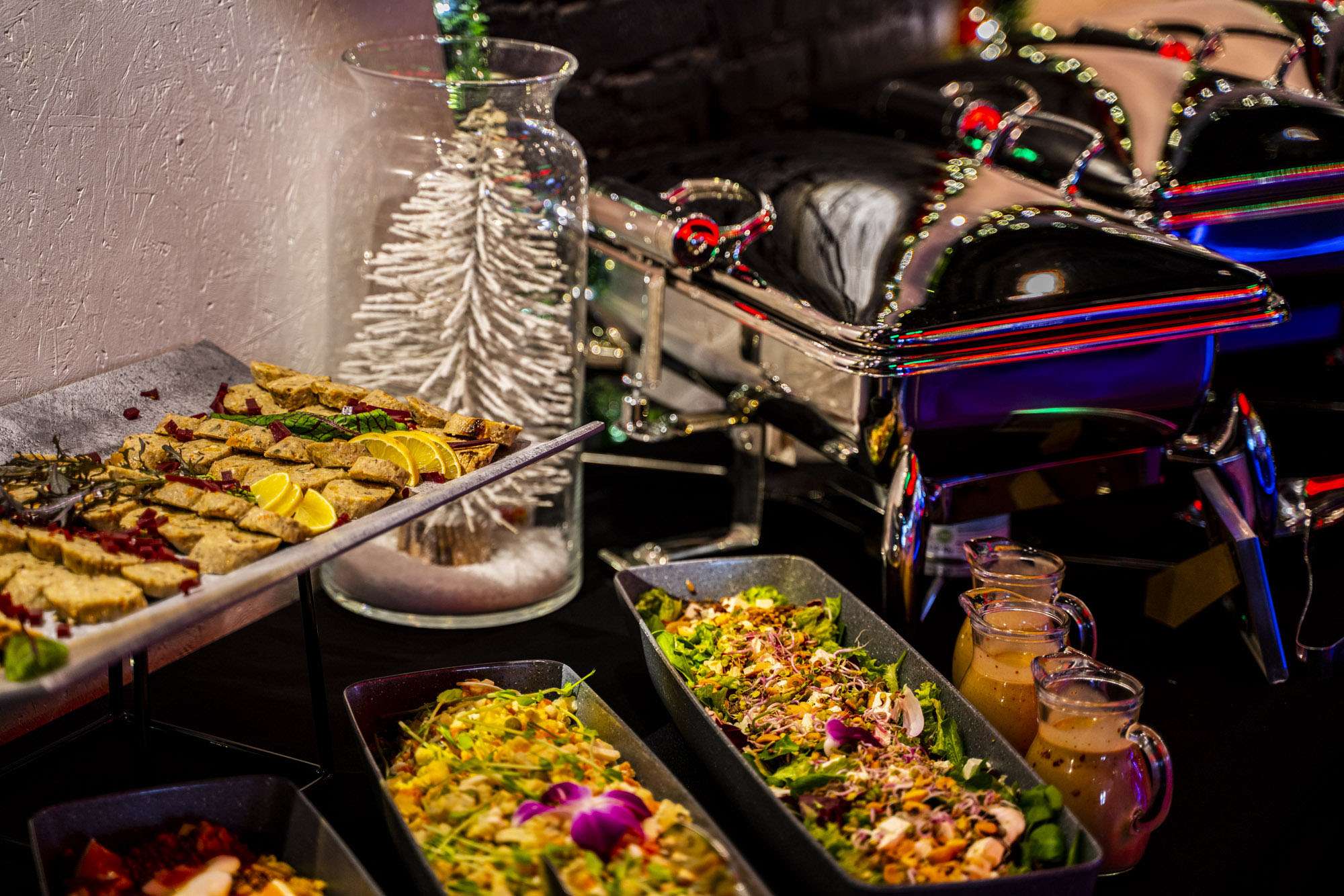 Catering wigilijny Warszawa – jak zaplanować menu, które pasuje do całego firmowego wieczoru?