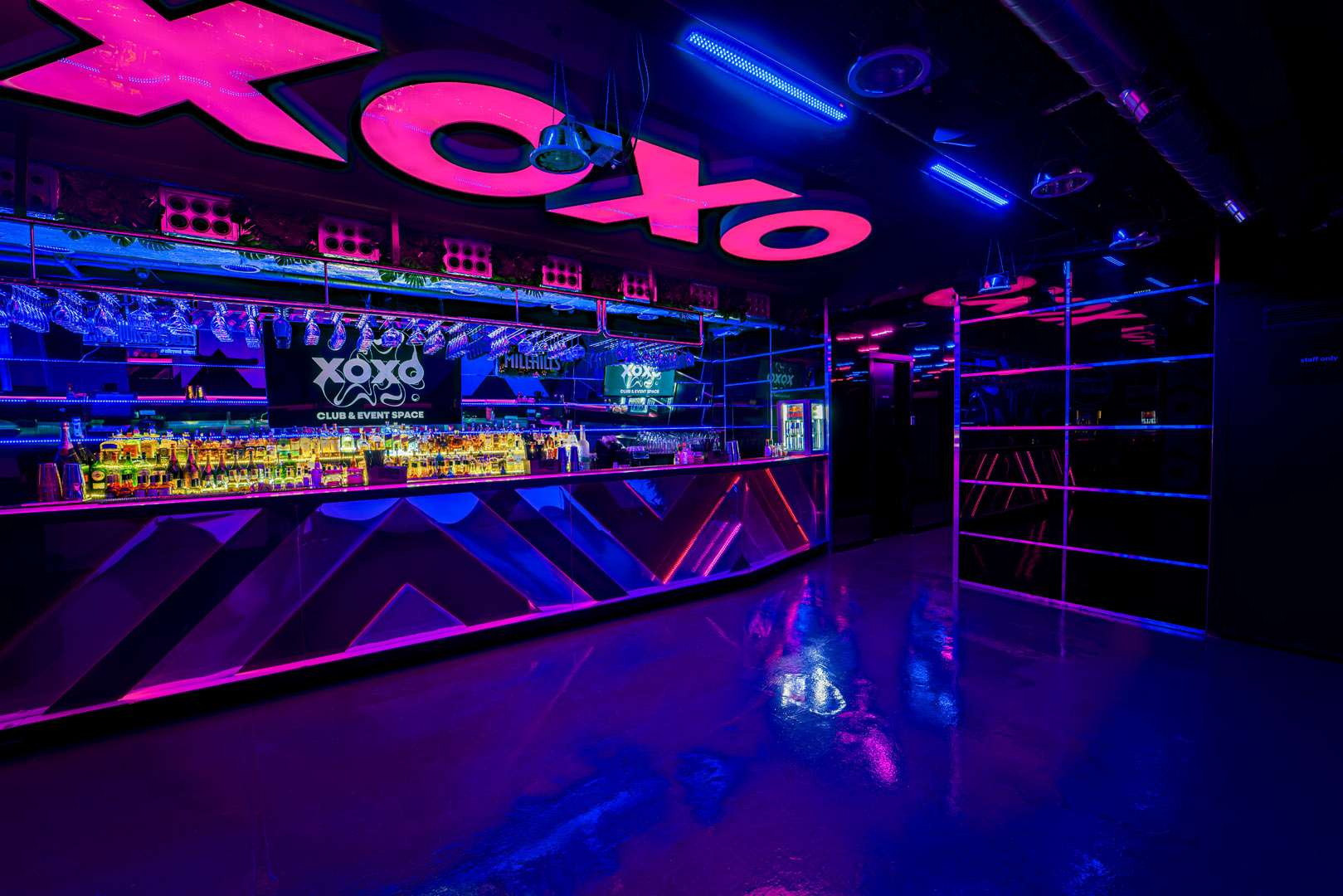 18 nastka piosenka – jak zaplanować muzykę na osiemnastkę w XOXO Party